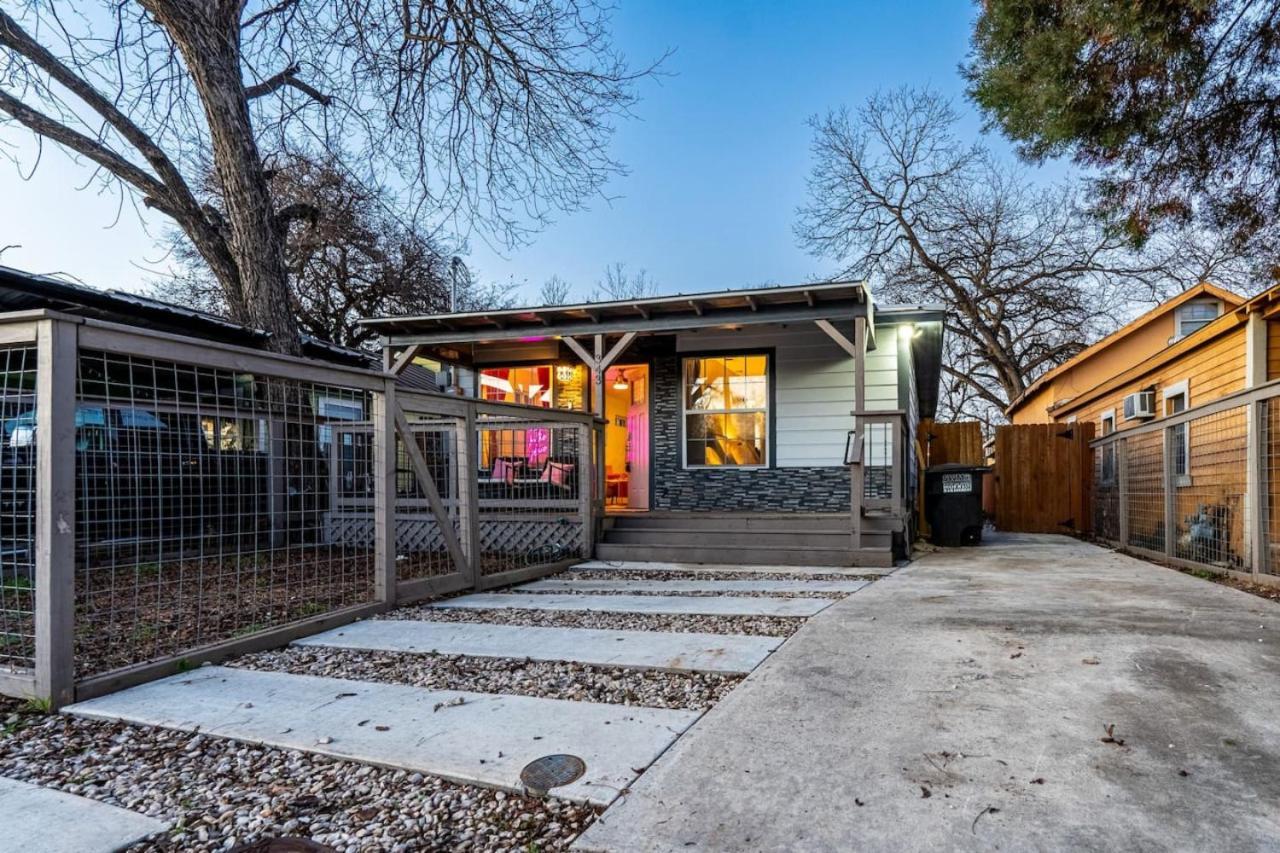 Casa Pajaritos - Pool, Firepit, Backyard Near Riverwalk * San Antonio